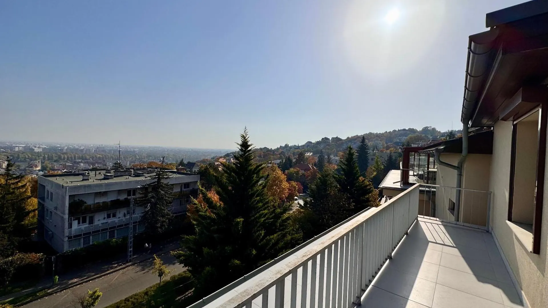 Luxury Penthouse On Rosehill With Free Garage Apartment Budapest