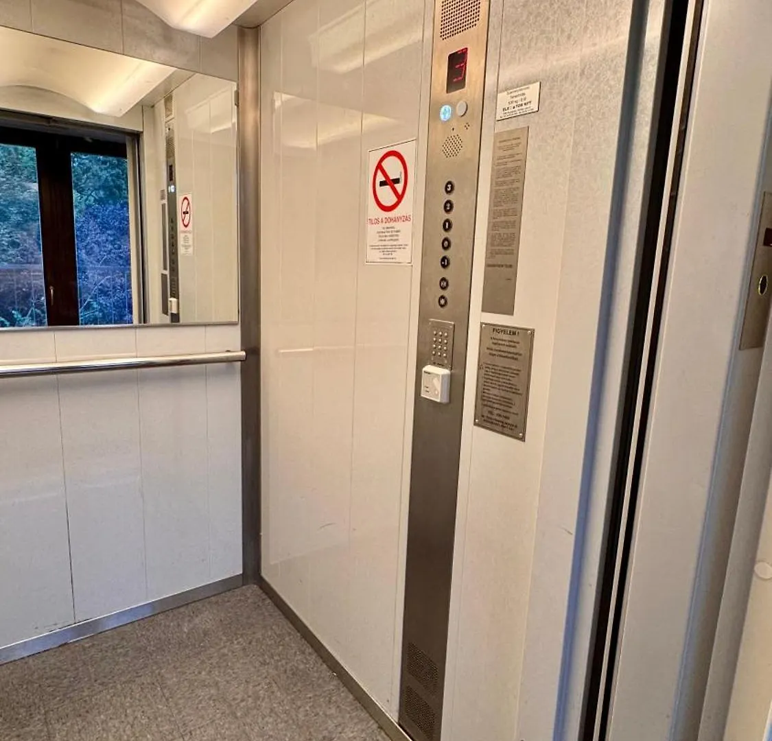 Luxury Penthouse On Rosehill With Free Garage Apartment Budapest